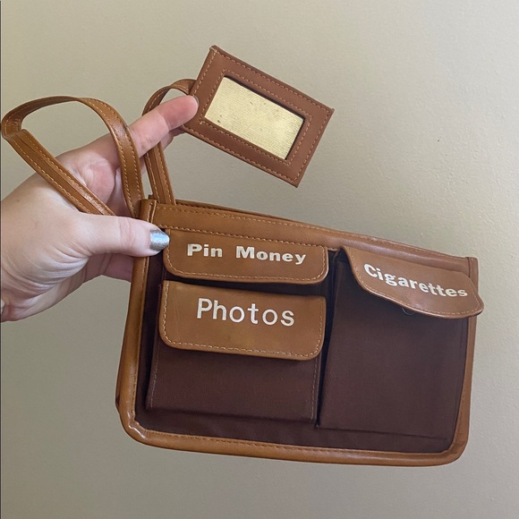 Labeled wristlet - Picture 5 of 7